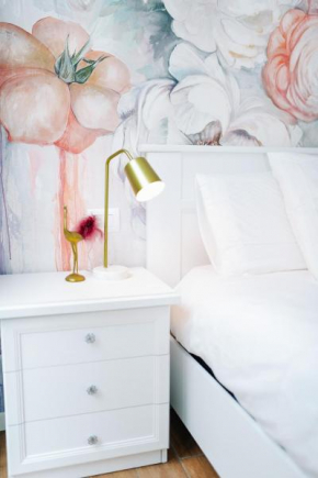 Lora rose suite ,free parking, self check in,2